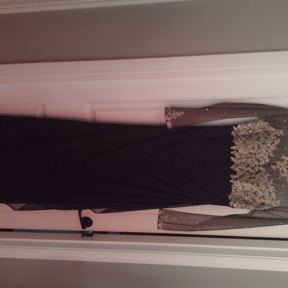 Elegant xcape Jewel Neck Long Sleeve Gown. . - Picture 7 of 8